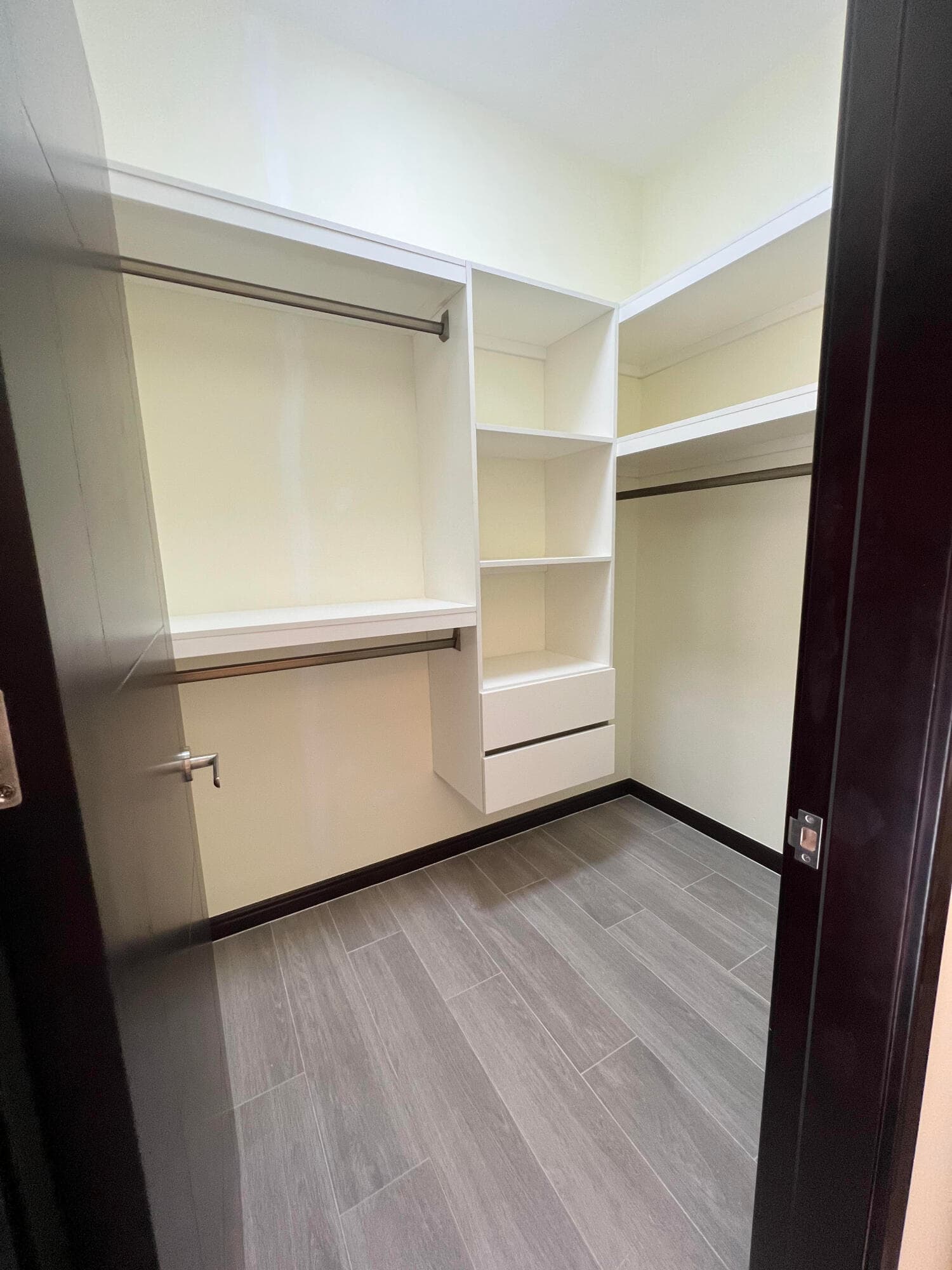 walk in closet 2